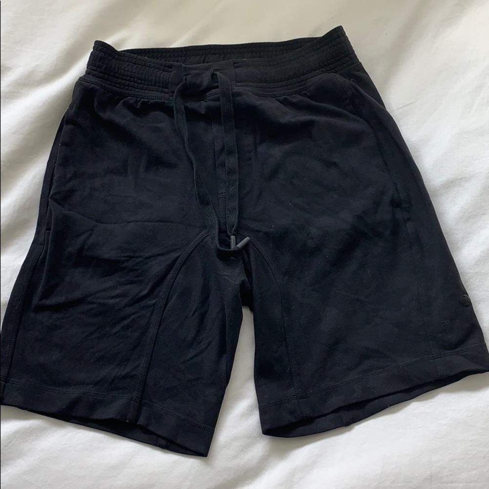 LULULEMON men’s dark camo shorts